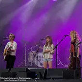Taylor Hudson, with Gabriella Aplin, Hanna Grace on the Main Stage at The Big Feastival